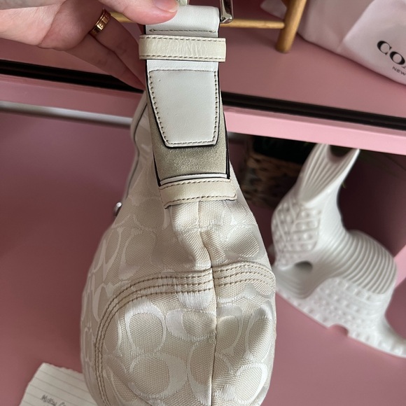 Coach white fabric shoulder bag - Picture 4 of 10